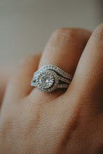 Load image into Gallery viewer, Edna Round Cut 2PC Ring Set
