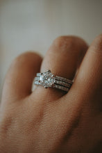 Load image into Gallery viewer, Juna Solitaire Round Cut 3PC Ring Set
