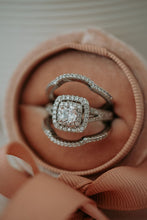 Load image into Gallery viewer, Faye Round Cut 3PC Silver Ring
