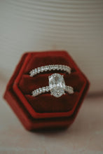 Load image into Gallery viewer, Francine Oval Cut 2PC Ring Set
