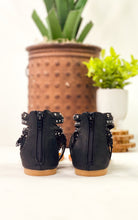 Load image into Gallery viewer, Willow Sandal in Black
