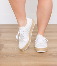 Load image into Gallery viewer, Yaras Sneakers in White

