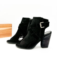 Load image into Gallery viewer, Zuzanna Heeled Sandal in Black

