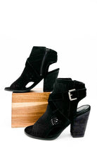 Load image into Gallery viewer, Zuzanna Heeled Sandal in Black
